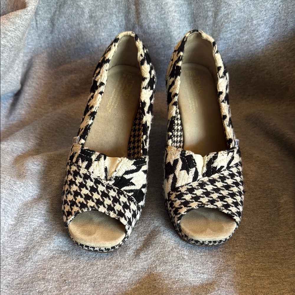 Toms Black and White Espadrille Shoes with Bold Pattern